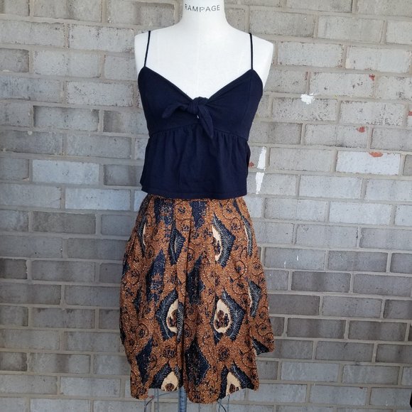 Black Knot cropped top Sz M - Picture 4 of 17